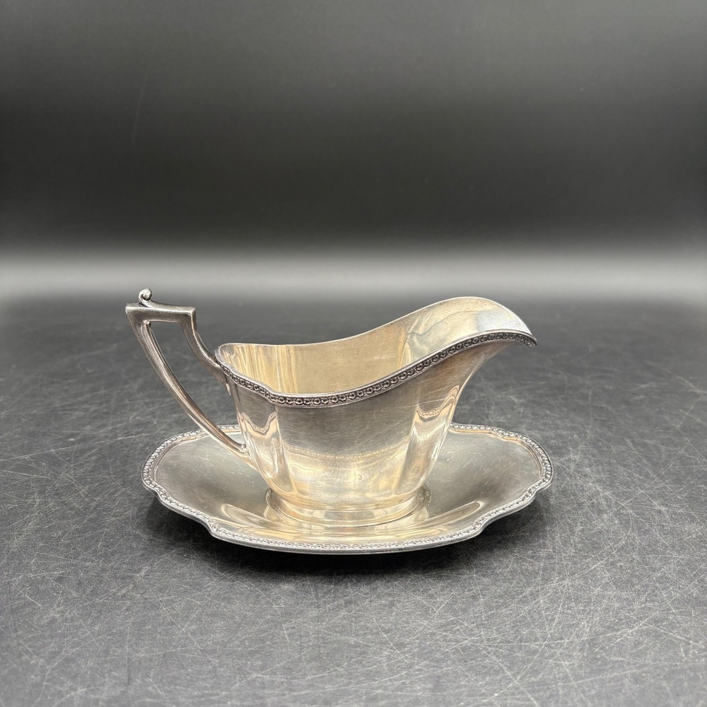 Vtg Wallace Silverplate Gravy Boat & Tray EPNS Hand Chased Pattern 2205